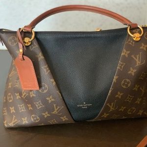 AUTHENTIC Louis Vuitton V Tote MM MNG Noir CARA
